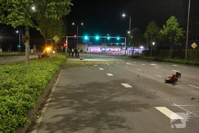 Automobilist knalt op boom na wilde politieachtervolging