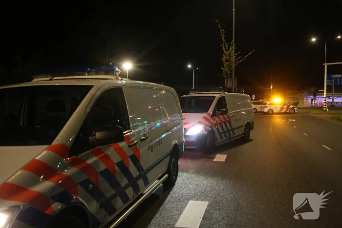 Automobilist knalt op boom na wilde politieachtervolging