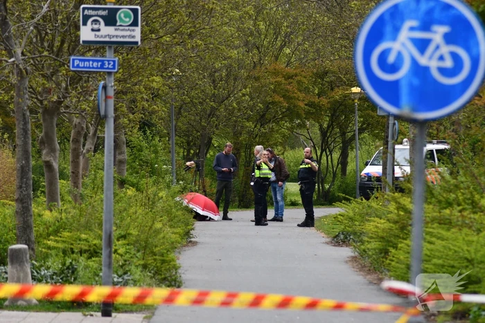 Brandweer druk bezig met doorspoelen van riool