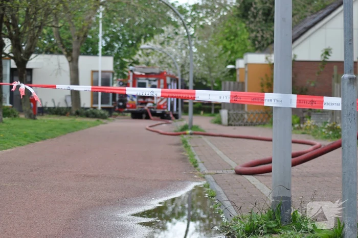 Brandweer druk bezig met doorspoelen van riool