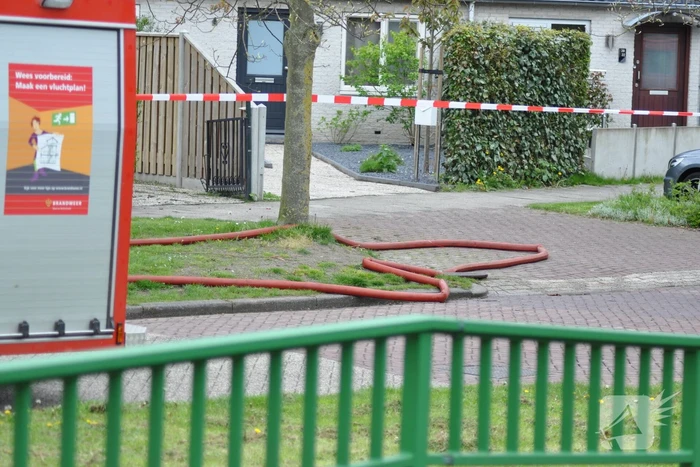 Brandweer druk bezig met doorspoelen van riool