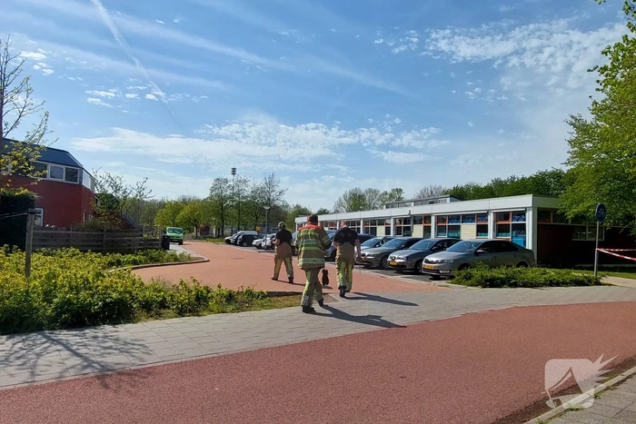 Brandweer druk bezig met doorspoelen van riool