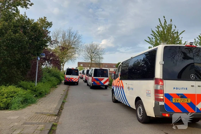 Brandweer druk bezig met doorspoelen van riool