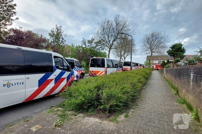Brandweer druk bezig met doorspoelen van riool