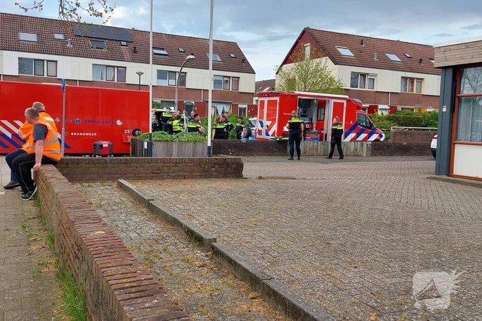 Brandweer druk bezig met doorspoelen van riool