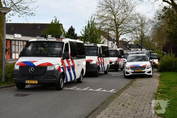 Brandweer druk bezig met doorspoelen van riool