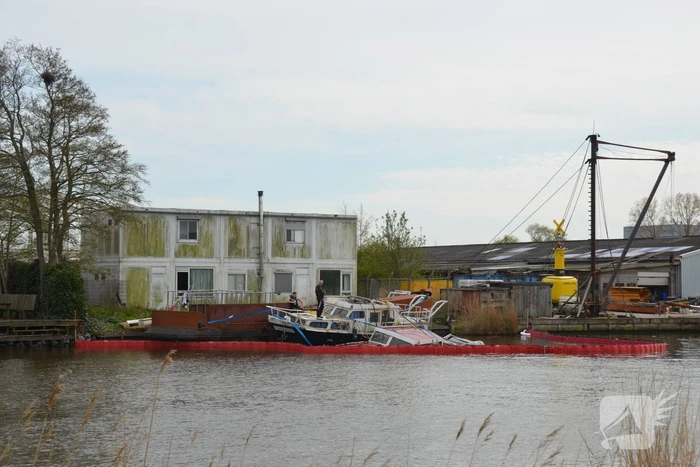 Kruiser motorjacht zinkt in Ferbiningskanaal