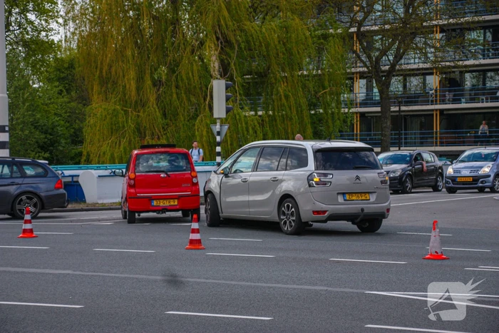 Verkeerschaos en botsing op kruising