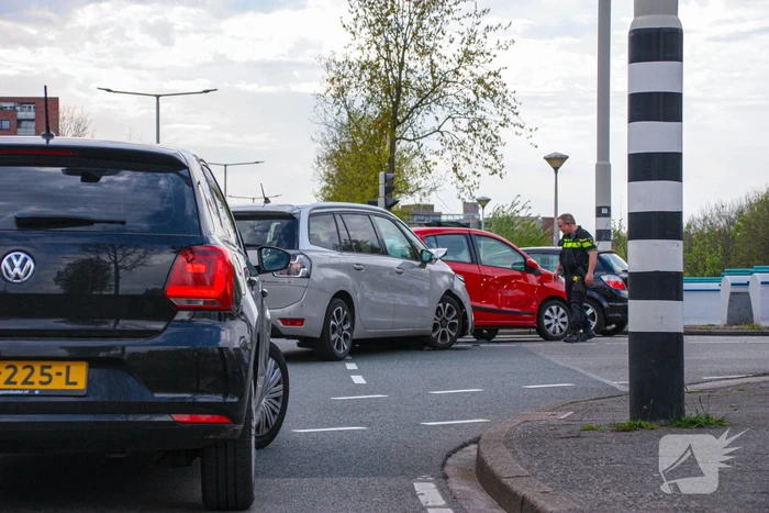 Verkeerschaos en botsing op kruising