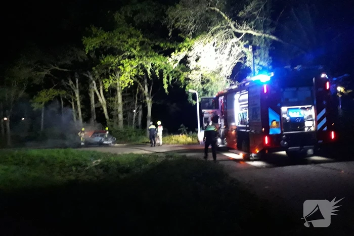 Auto mogelijk in brand gestoken