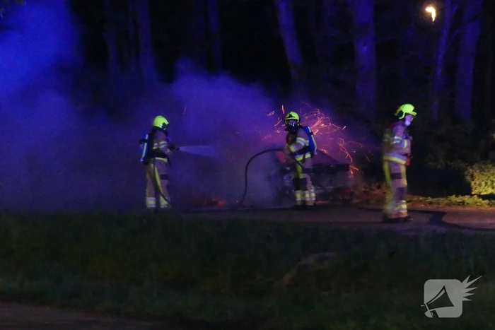 Auto mogelijk in brand gestoken