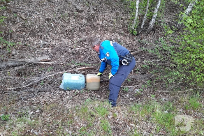 Gedumpte jerrycans aangetroffen