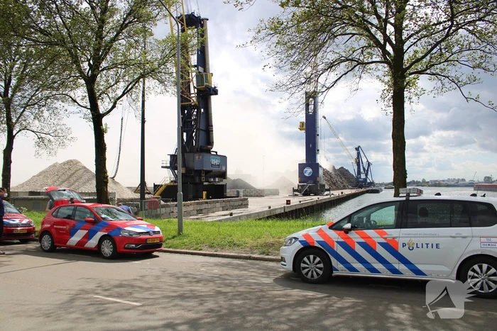 Brand in schroothoop Wilhelminahaven