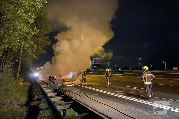 Auto volledig uitgebrand