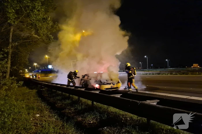 Auto volledig uitgebrand