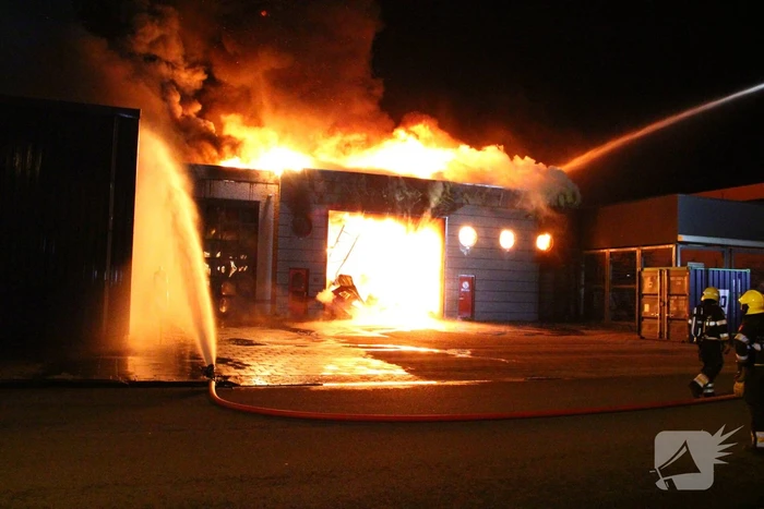 Uitslaande brand in industriepand