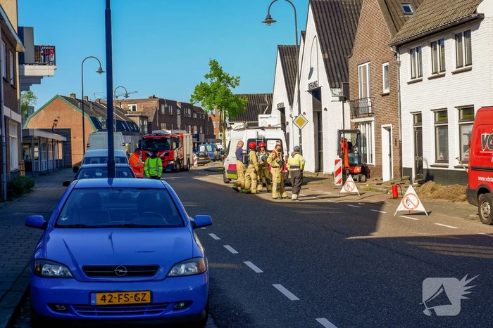 Straat afgesloten na lek in gasleiding