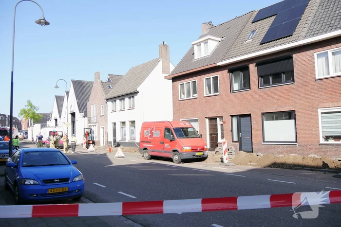 Straat afgesloten na lek in gasleiding