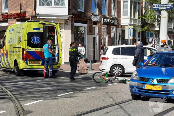 Fietser met gitaar gewond bij verkeersongeval