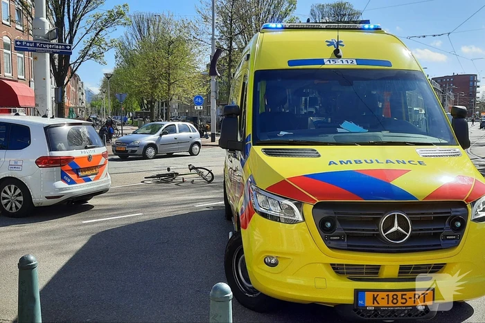 Fietser met gitaar gewond bij verkeersongeval