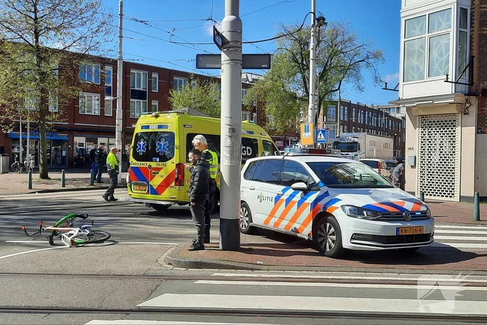 Fietser met gitaar gewond bij verkeersongeval