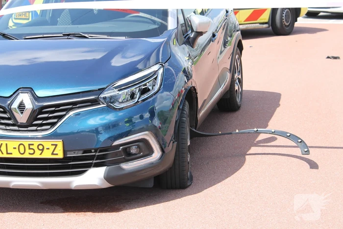 Brommerrijder zwaargewond bij verkeersongeval op kruising
