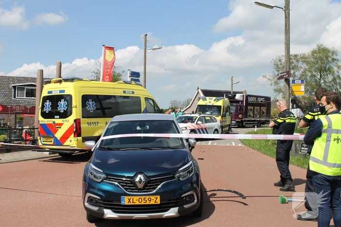 Brommerrijder zwaargewond bij verkeersongeval op kruising