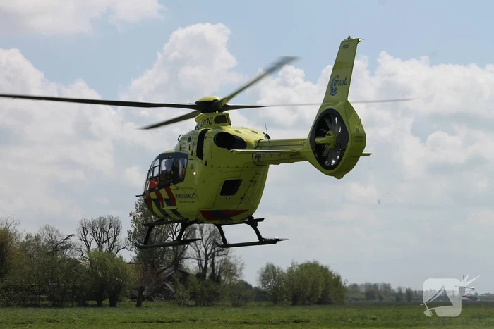 Brommerrijder zwaargewond bij verkeersongeval op kruising