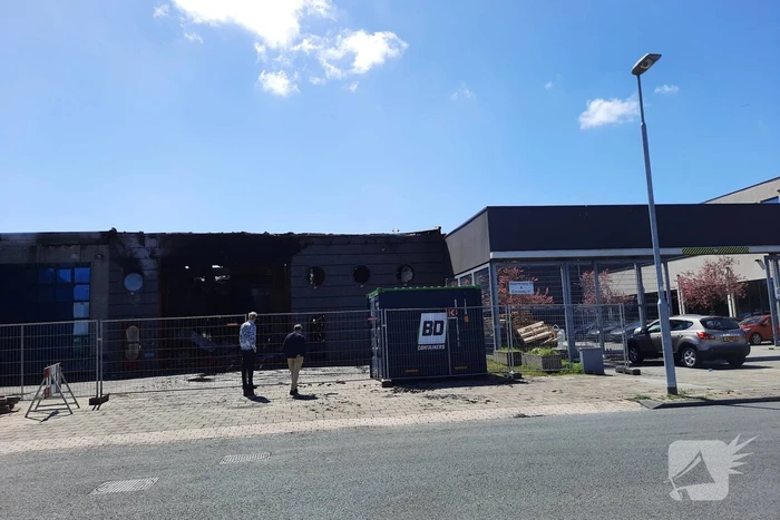 Schade grote brand garagebedrijf enorm