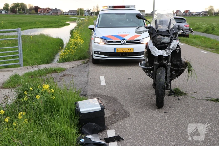 Motorrijder belandt in sloot