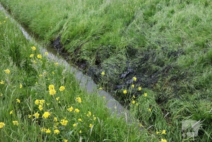 Motorrijder belandt in sloot