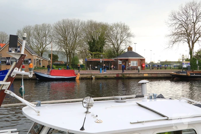 Scooter raakt te water bij ligplaats van watertaxi