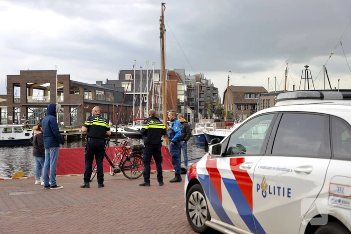 Scooter raakt te water bij ligplaats van watertaxi