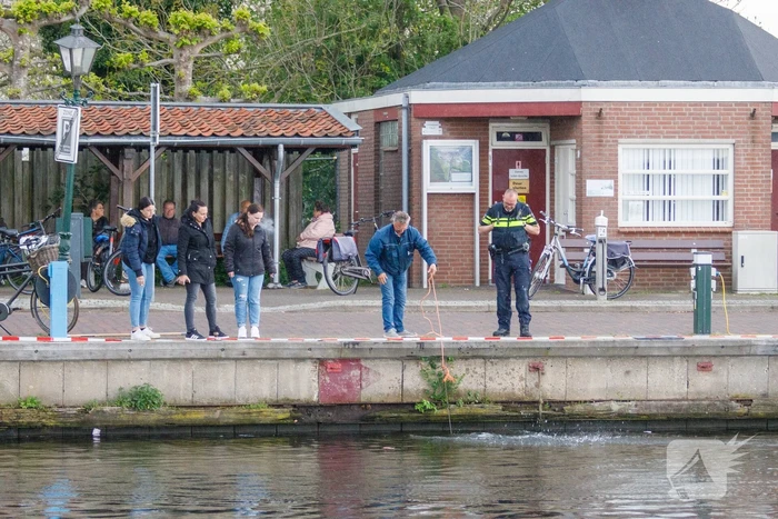 Scooter raakt te water bij ligplaats van watertaxi