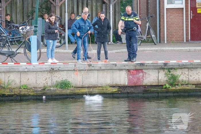 Scooter raakt te water bij ligplaats van watertaxi