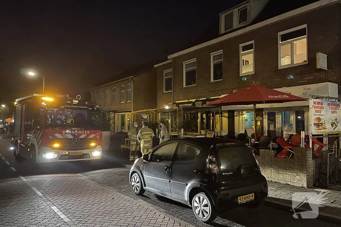 Brandweer doet onderzoek naar vreemde lucht in snackbar Bolletje van Polletje