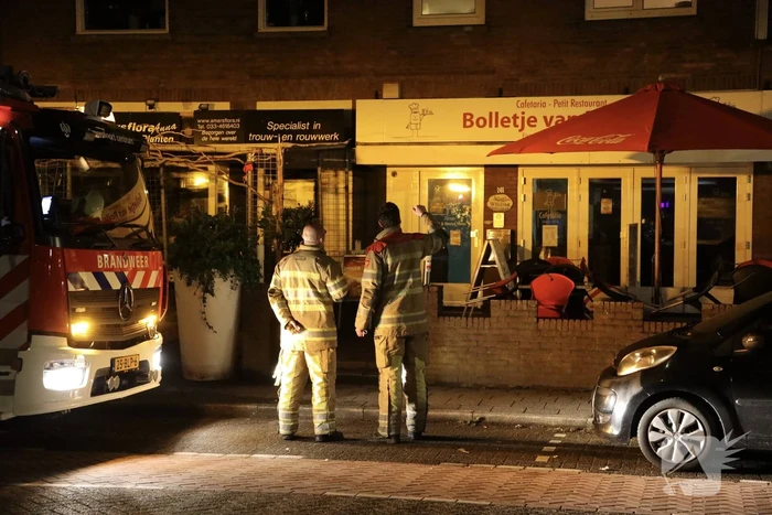 Brandweer doet onderzoek naar vreemde lucht in snackbar Bolletje van Polletje