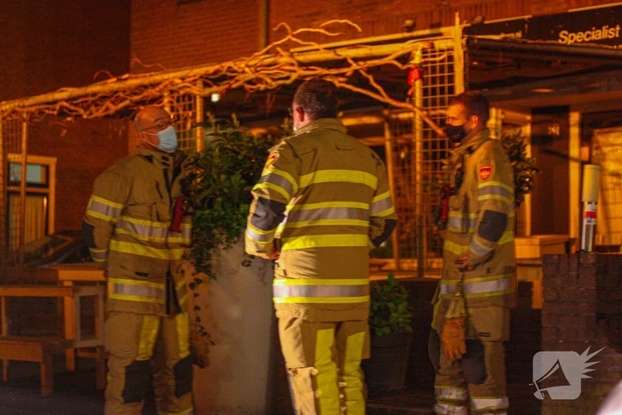 Brandweer doet onderzoek naar vreemde lucht in snackbar Bolletje van Polletje