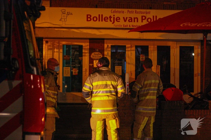 Brandweer doet onderzoek naar vreemde lucht in snackbar Bolletje van Polletje