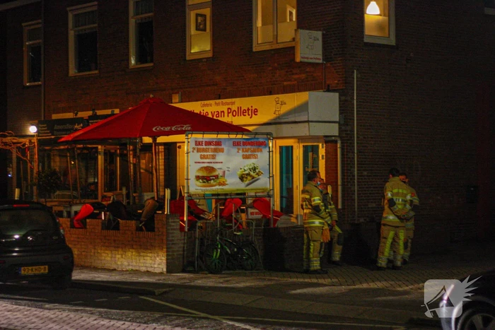 Brandweer doet onderzoek naar vreemde lucht in snackbar Bolletje van Polletje