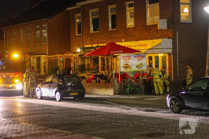 Brandweer doet onderzoek naar vreemde lucht in snackbar Bolletje van Polletje