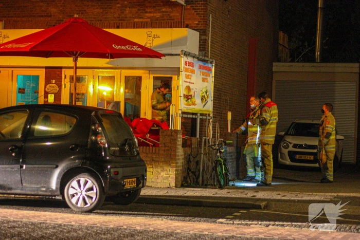Brandweer doet onderzoek naar vreemde lucht in snackbar Bolletje van Polletje