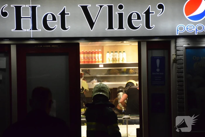 Brandende bakplaat in snackbar veroorzaakt schade
