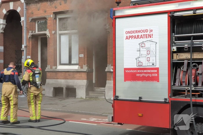 Veel rook door brand in kelder van woning