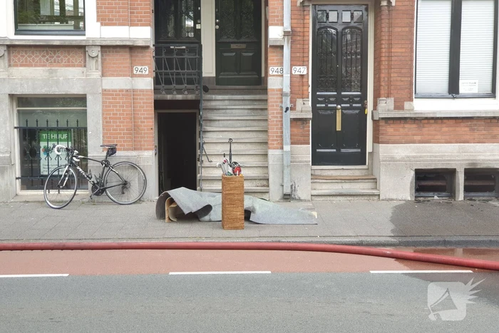 Veel rook door brand in kelder van woning