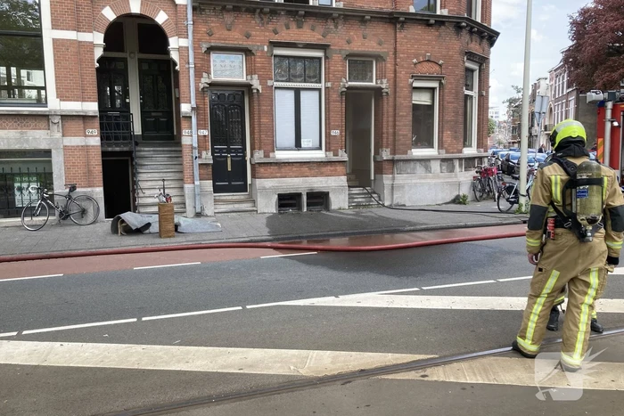 Veel rook door brand in kelder van woning
