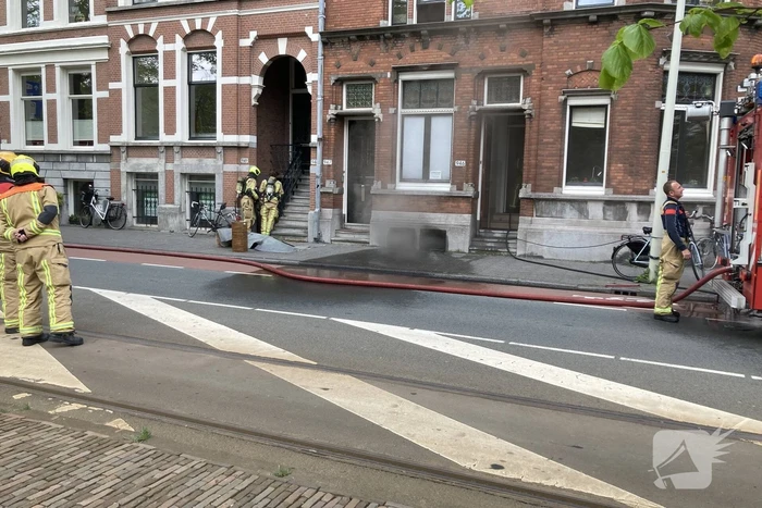 Veel rook door brand in kelder van woning