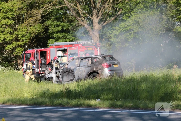Auto volledig uitgebrand