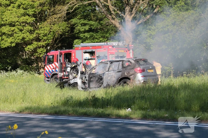 Auto volledig uitgebrand