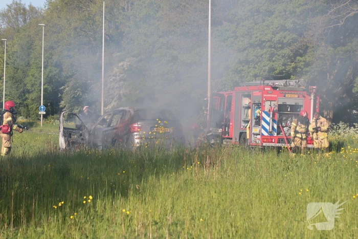 Auto volledig uitgebrand